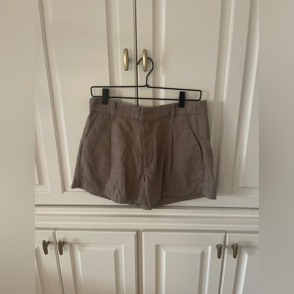 American Eagle: High-Rise Trouser Short Size 8 (NWT & 1/2) - Picture 1 of 8